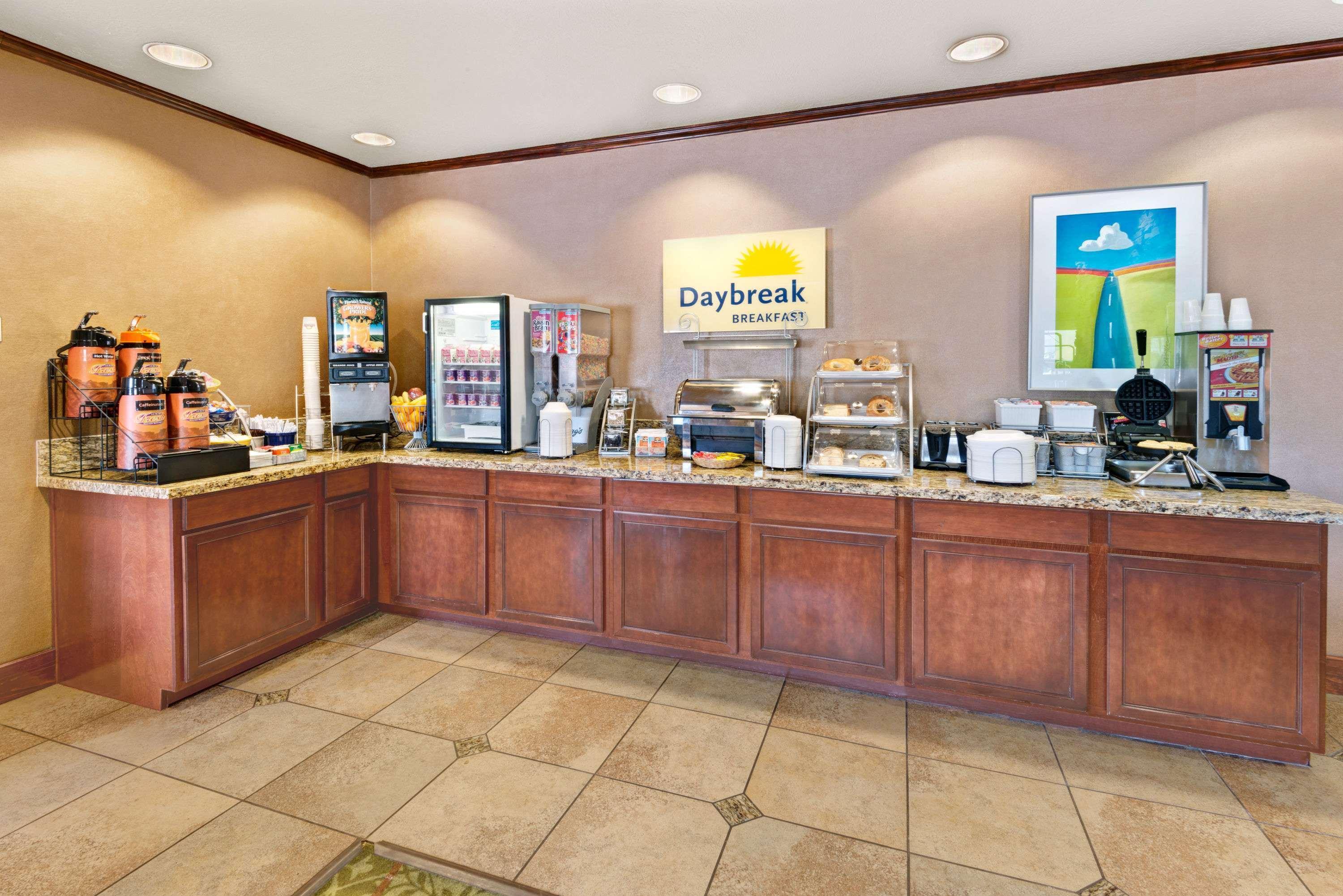 Days Inn By Wyndham Bernalillo Bagian luar foto